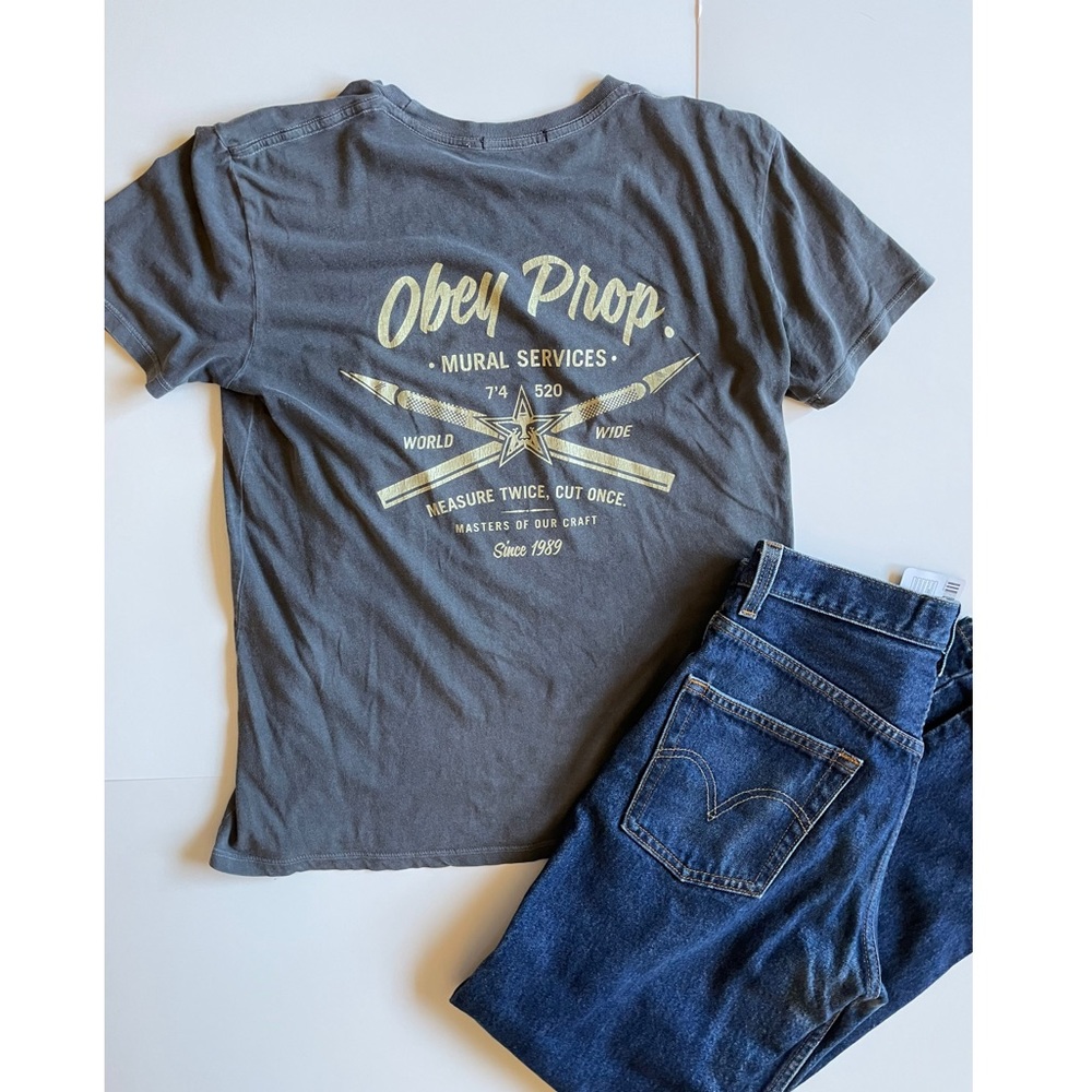 Obey Propaganda Gray Graphic Tee Size Small